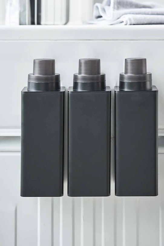 Magnetická plastová fľaša Yamazaki 7 x 7,2 x 22 cm čierna 4853