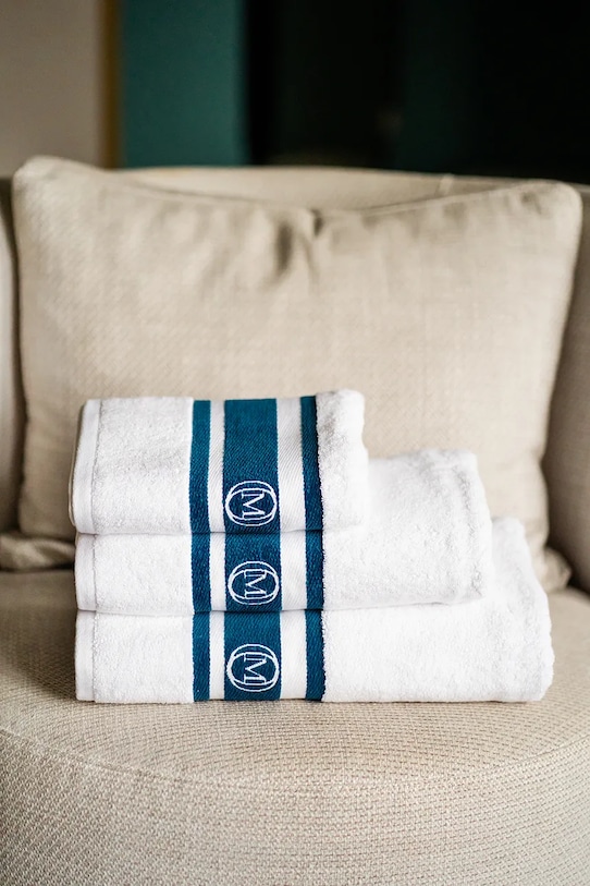 Officine Monogram mały ręcznik bawełniany Monogram Linea 50 x 100 cm turkusowy MLHAND01