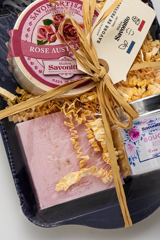 Maitre Savonitto set de săpunuri cu o lumânare de soia Rose 3-pack 150740001079001 roz AA00