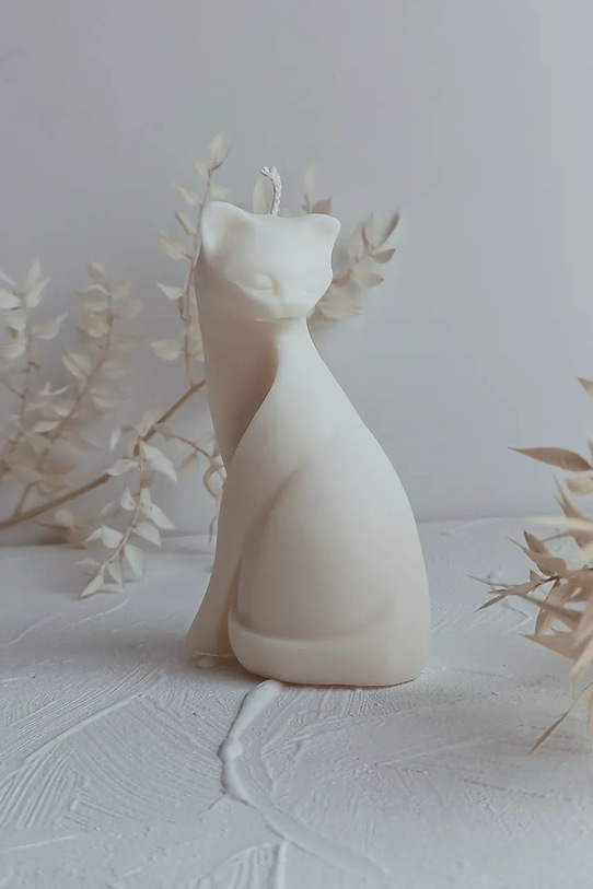 Dekorativní svíčka Temida Cat 215 g béžová 5908451651053