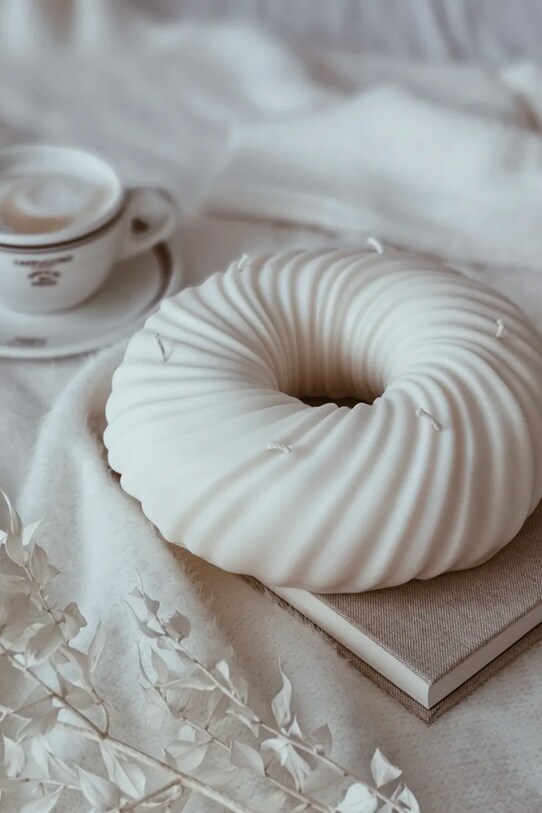 Dekorativní svíčka Temida Circle 1160 g béžová 5908451651060