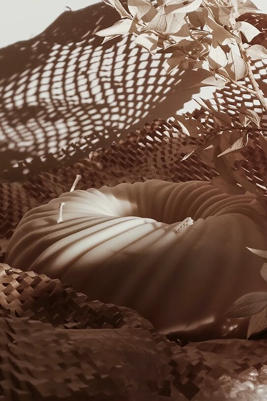 Dekorativní svíčka Temida Circle 1160 g 5908451651060 béžová