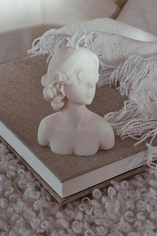 Dekorativní svíčka Temida Lady 100 g 5908451651138 béžová AA00