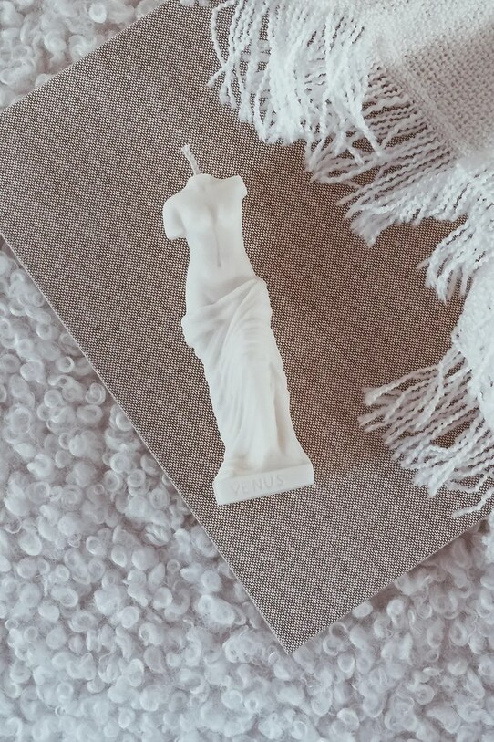 Dekorativní svíčka Temida Goddess 50 g 5908451651145 béžová AA00