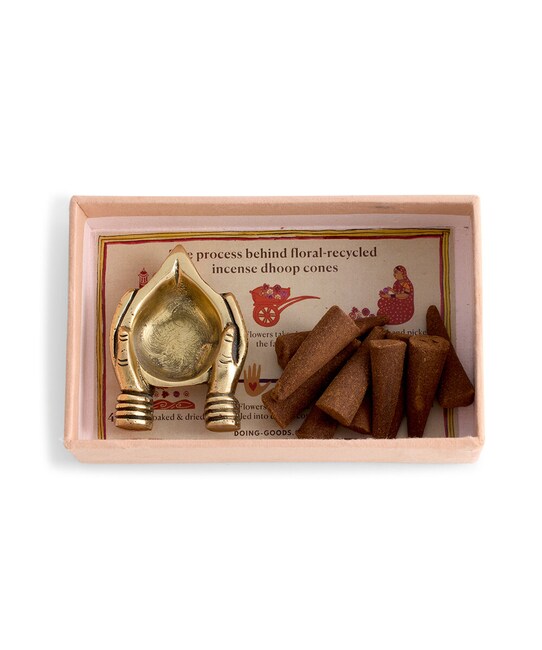 Sada držiakov na vonné tyčinky s kužeľovitými vonnými tyčinkami Doing Goods Incense Cones Giftset 1.20.30.045.099.4 žltá AA00