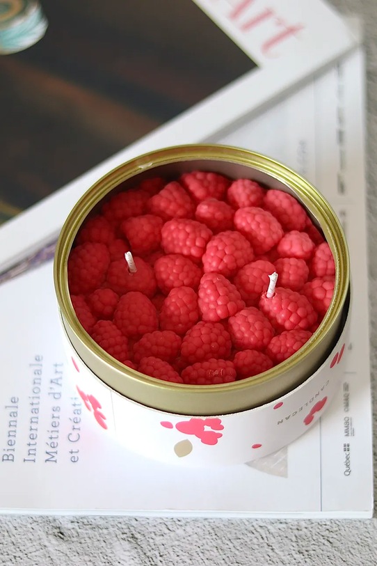 Ароматизированная свеча CandleCan Sweet Raspberries Candle 290 g can.raspberries розовый