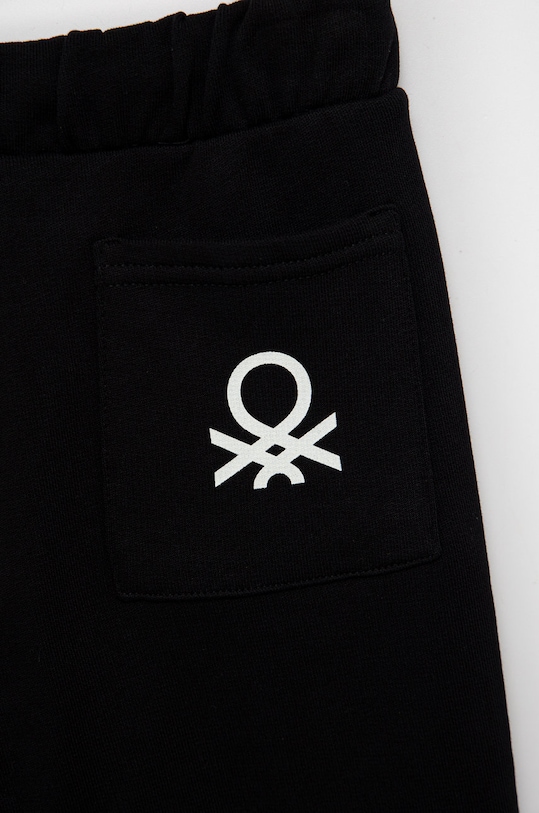 Chłopiec United Colors of Benetton spodnie dresowe bawełniane dziecięce 3J70GF010.P.NOS czarny
