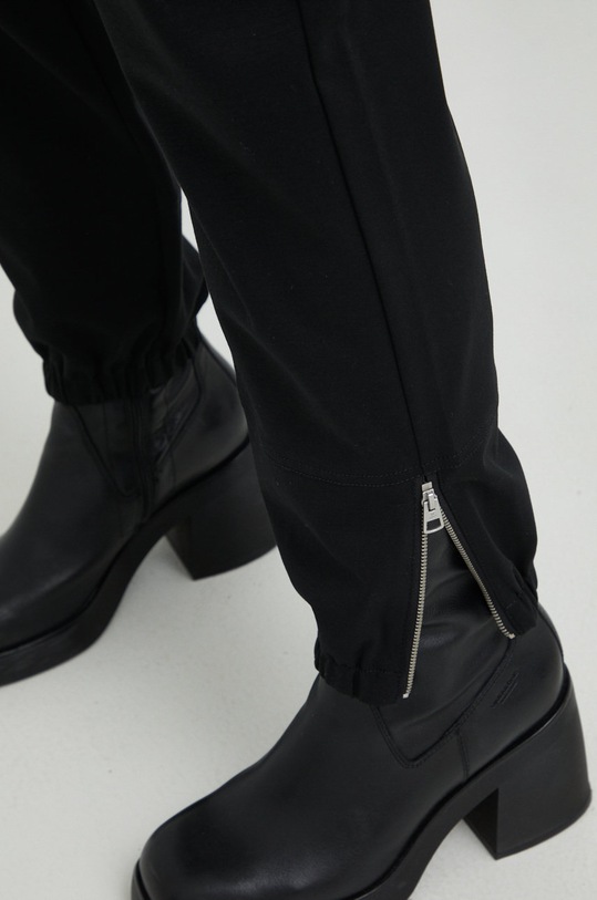 Marc O'Polo spodnie dresowe czarny M09411910405