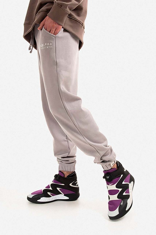 Bavlnené tepláky Alpha Industries 106364.643 sivá