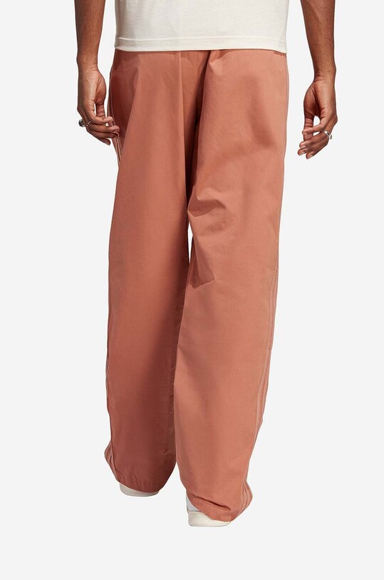 adidas Originals pantaloni P ESS TP Q2 HR8668 maro AA00