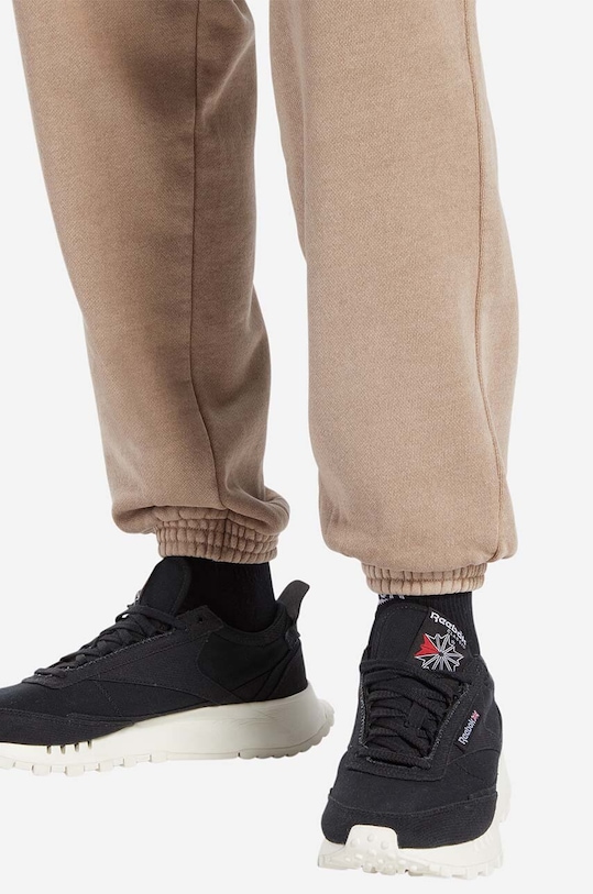 Хлопковые спортивные штаны Reebok Classic Natural Dye FT HT8197 бежевый