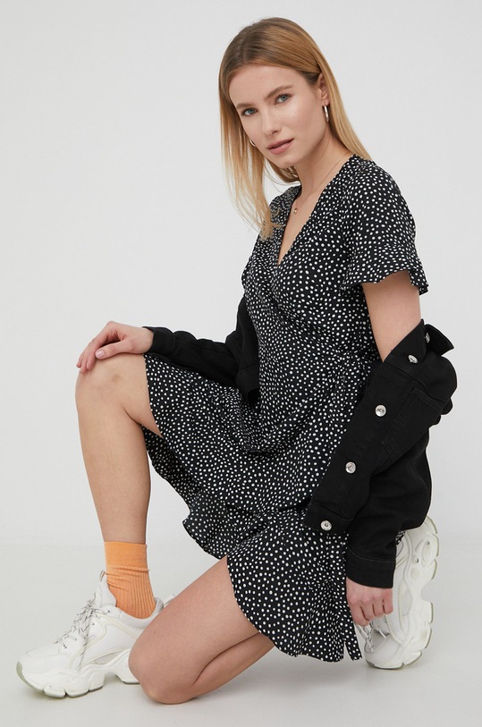 Vero Moda sukienka casual czarny 10252951.Black