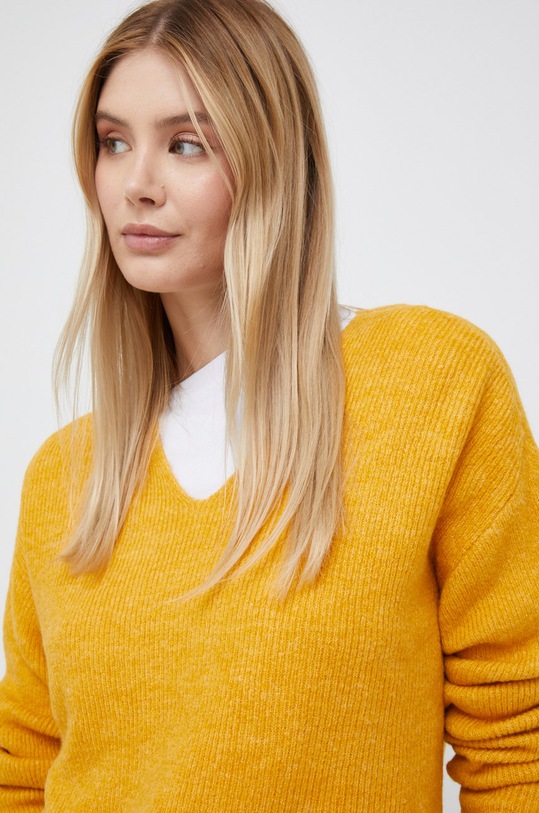 Vero Moda sweter żółty 10233357.GoldenYell