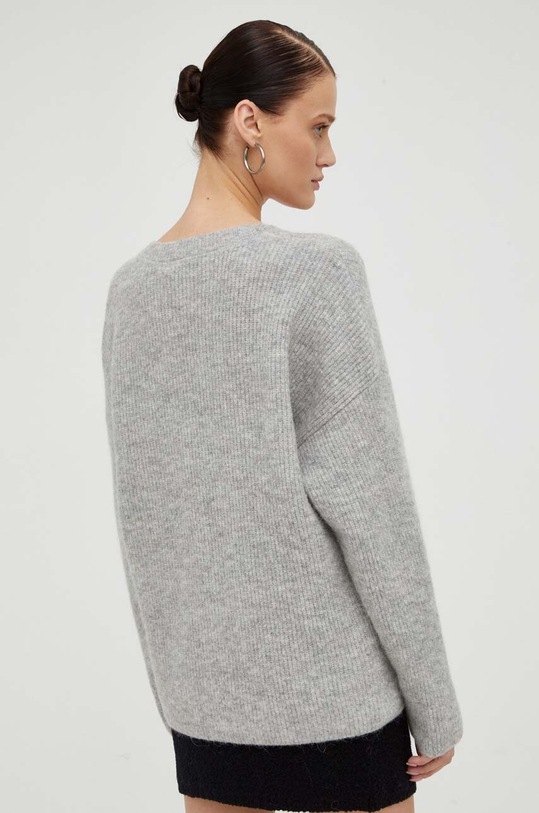 Odzież Gestuz sweter wełniany 10905932 szary