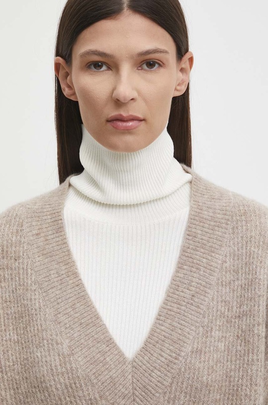 Gestuz sweter beżowy 10909332