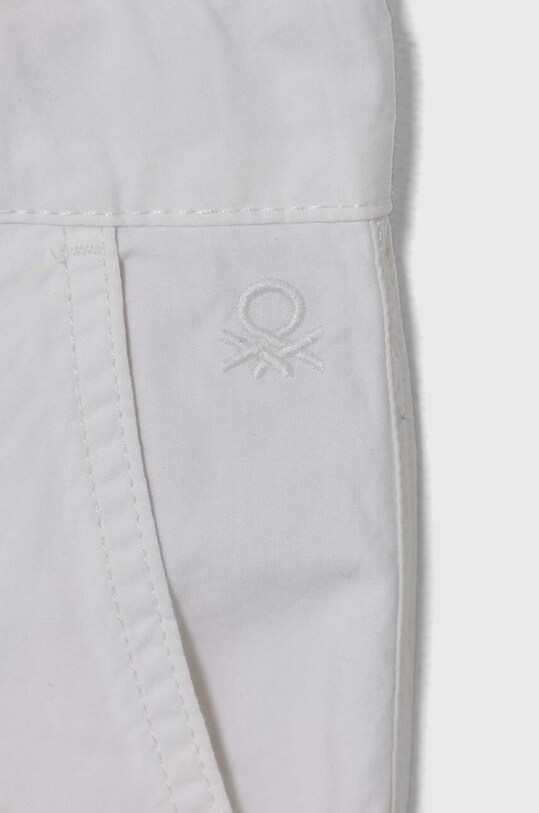 Băieți United Colors of Benetton pantaloni scurți din bumbac pentru copii 4AC7C900Z.G.Continuativ alb
