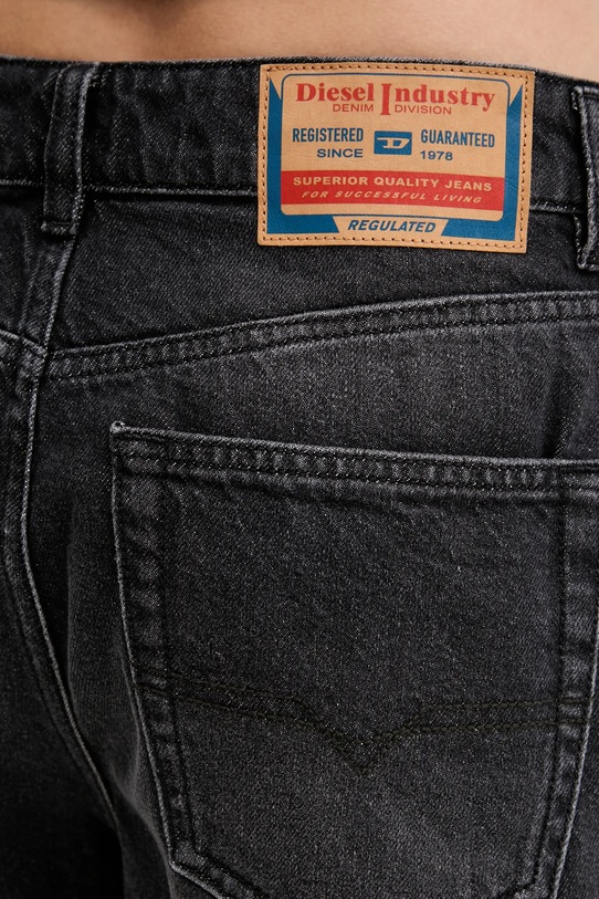 Diesel szorty jeansowe DE-JIRO SHORTS czarny A19060.0DBEM