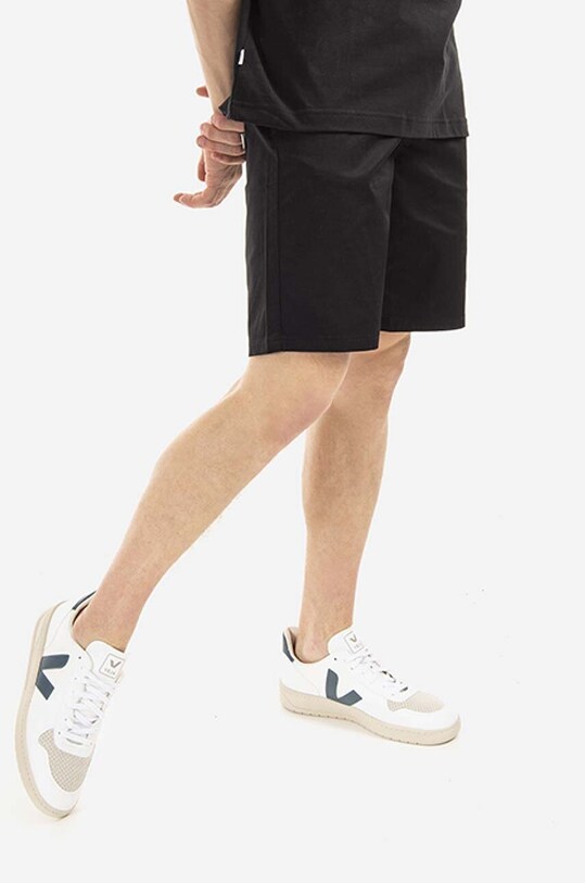 Makia shorts M72013 black