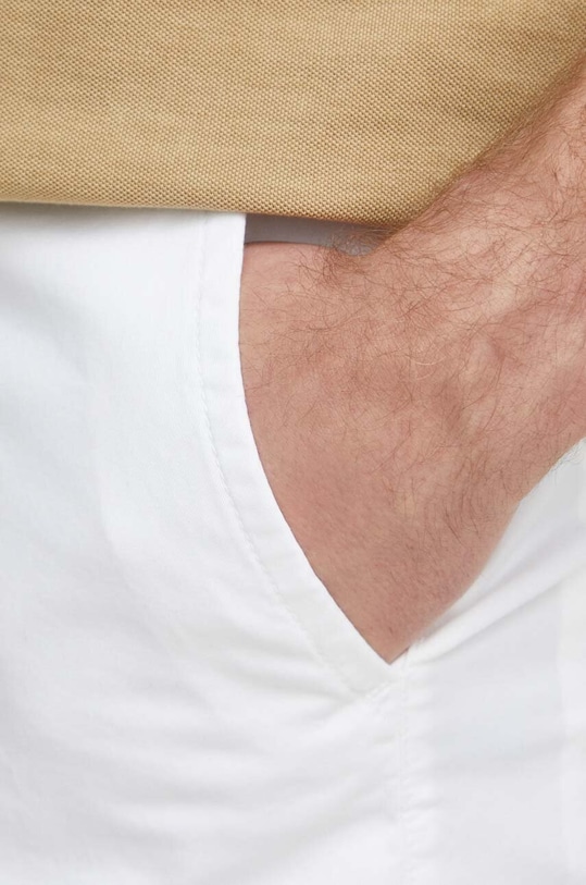 United Colors of Benetton szorty biały 4UN459548