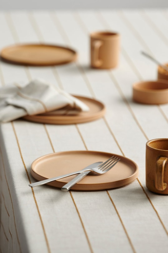 Södahl Хлопковая скатерть Line Dug 26823 белый AA00