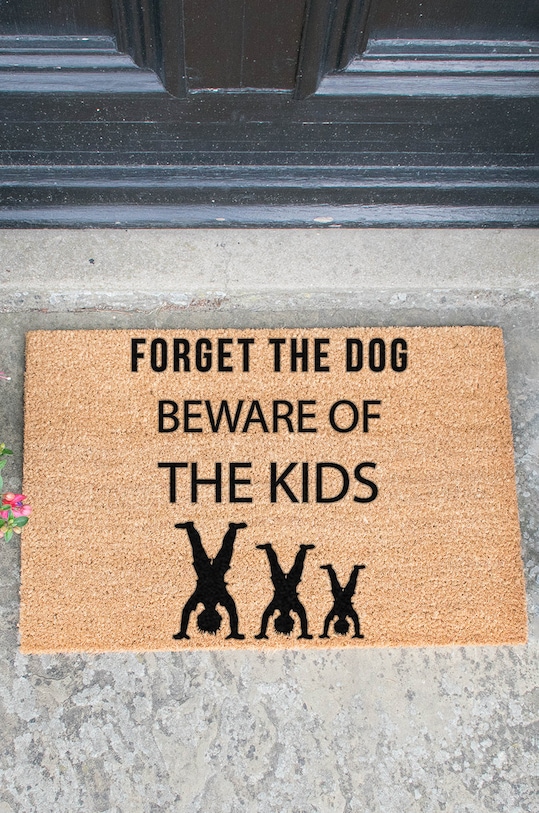 Artsy Doormats wycieraczka Quirky Collection TYPO.BEWAREKIDS beżowy AA00