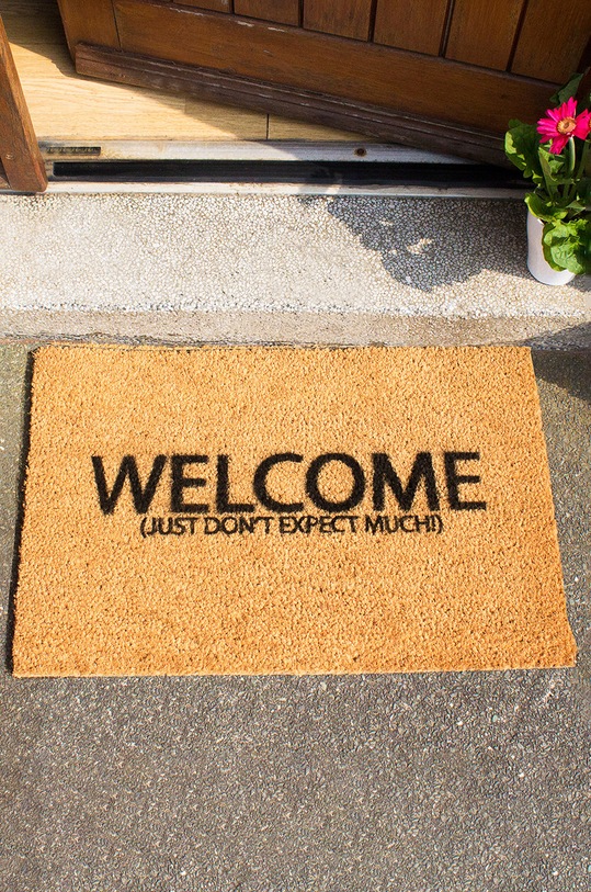 Artsy Doormats pres Welcome Collection bej TYPO.DONTEXPECTMUCH