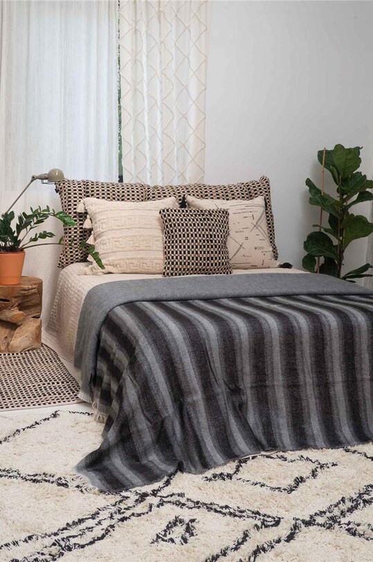 Bavlnený prehoz Calma House Malmo 170 x 220 cm MALMO.170M.GRI sivá AA00