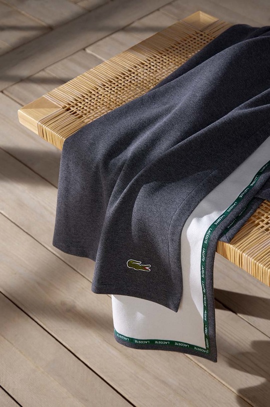 Obývací pokoj a ložnice Bavlněný přehoz Lacoste 1003467 šedá