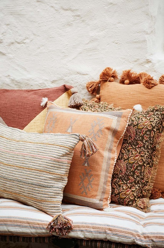 Dnevna soba in spalnica Vzmetnica Madam Stoltz MP.70180.114 pisana