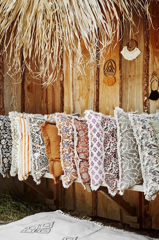 Living și dormitor Madam Stoltz fata de perna decorativa 50 x 50 CC.5050.35 multicolor