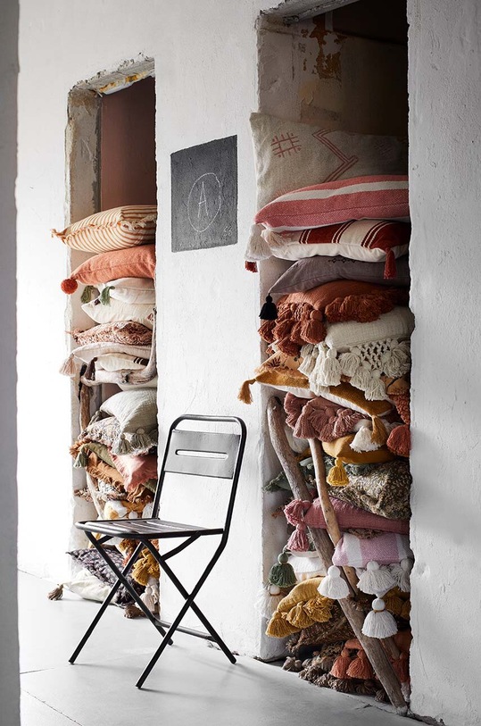 Madam Stoltz fata de perna decorativa 50 x 50 multicolor CC.5050.35