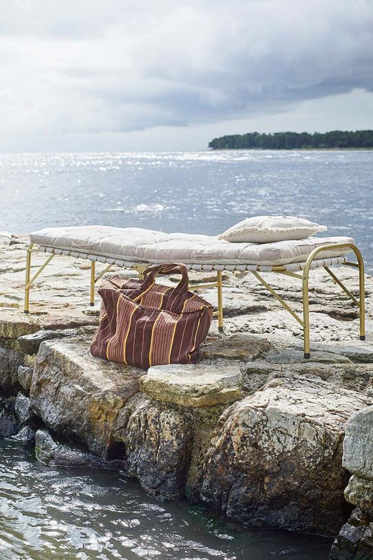 Salon i sypialnia Madam Stoltz leżanka składana 30118BR multicolor