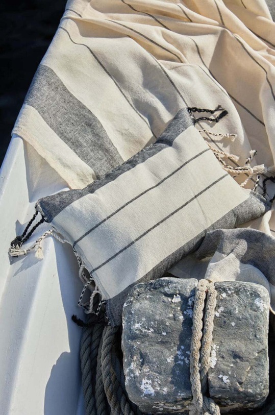 Lifestyle Plážový polštář Calma House Tiana 20 x 30 cm TIANA.20R.NEG vícebarevná