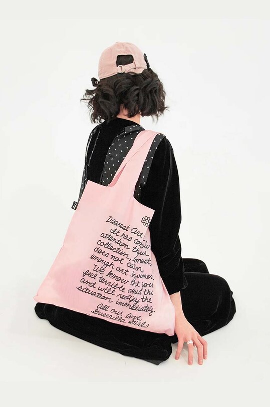 Чанта за ръчен багаж LOQI GUERRILLA GIRLS розов Q.GG.DC