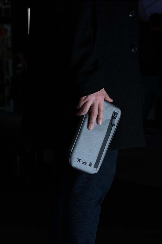 TROIKA etui na dokumenty Rerflactive Traveller TRTRV03.GY szary