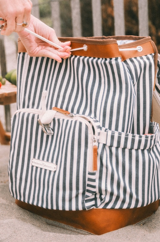 Туристичний рюкзак з термоізоляцією Business & Pleasure Co. Backpack Cooler BPA.CBP.LAU.NVY