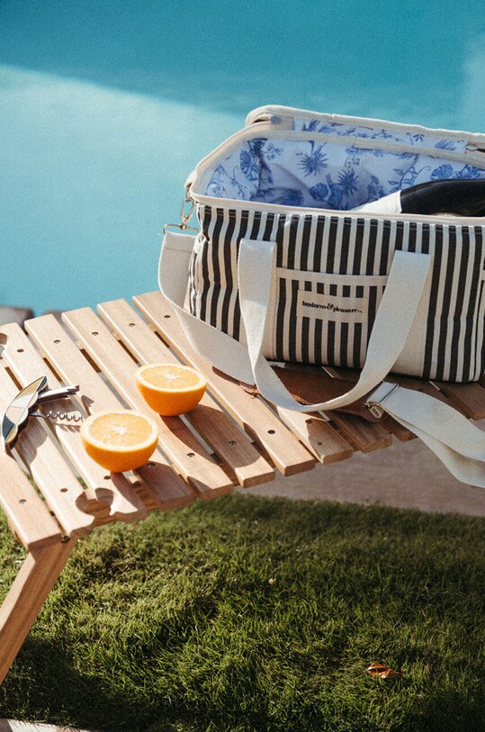 Termotaška Business & Pleasure Co. Premium Cooler Bag BPA.COO.LAU.NVY