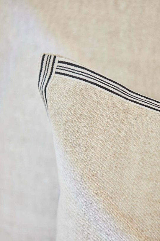 Льняная наволочка Calma House Conca 60 x 60 cm бежевый CONCA.60.BEI