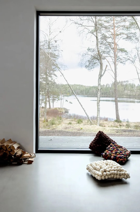 Вітальня та спальня Декоративна подушка Byon Pom Pom 5284501904 бордо