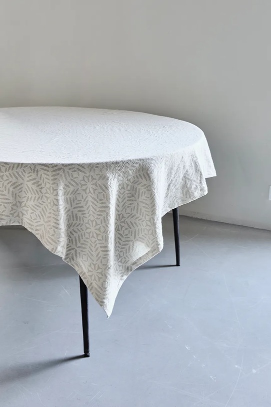 Kuchyň a bar Bavlněný ubrus House Doctor HDClip 150 x 150 cm 900001600 šedá