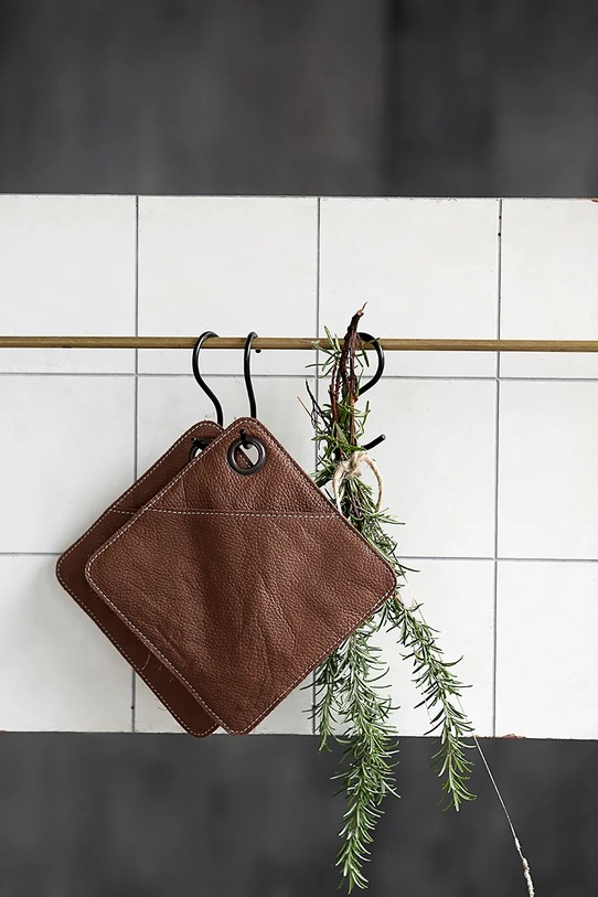 House Doctor kuchynská rukavica z prírodnej kože 20,5 x 20,5 cm 205230141 hnedá AA00