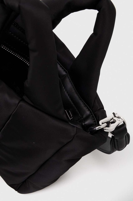 Karl Lagerfeld poseta 240W3079