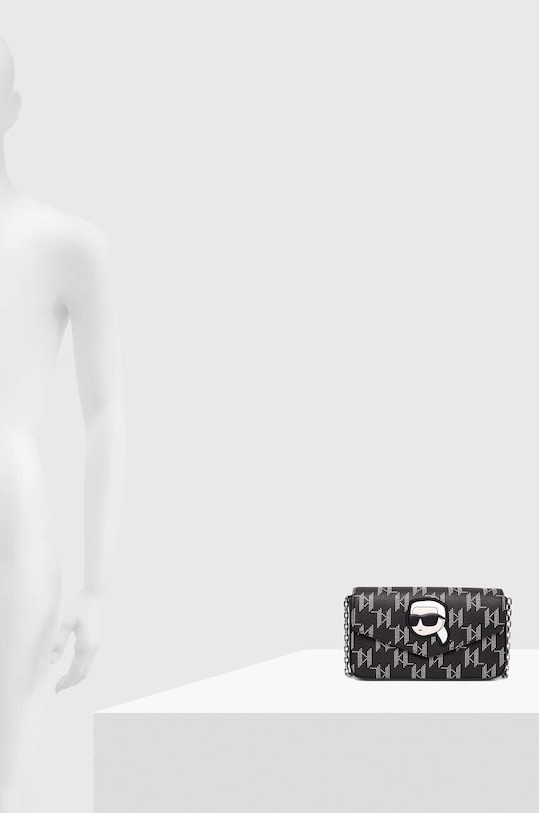 Karl Lagerfeld poseta 240W3238