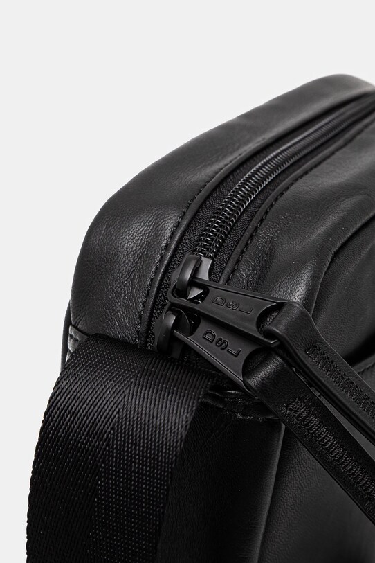 Кожаная сумочка Diesel RAVE RAVE CAMERA BAG X cross b чёрный X10242.P2809