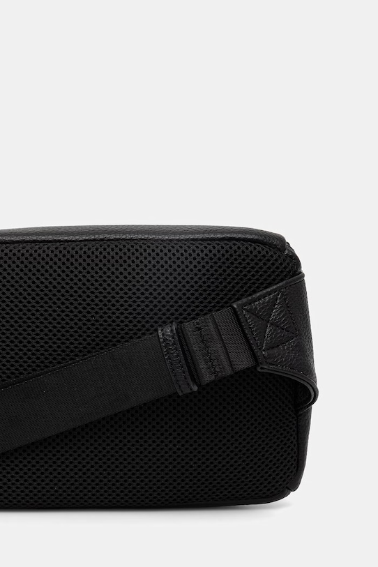 Doplnky Armani Exchange ľadvinka pánska XM002834.AF22662.NOS čierna