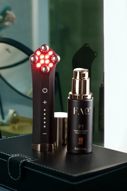 FOREO urządzenie modelujące twarz z led i podwójnym mikroprądem FAQ 402 czarny F0518