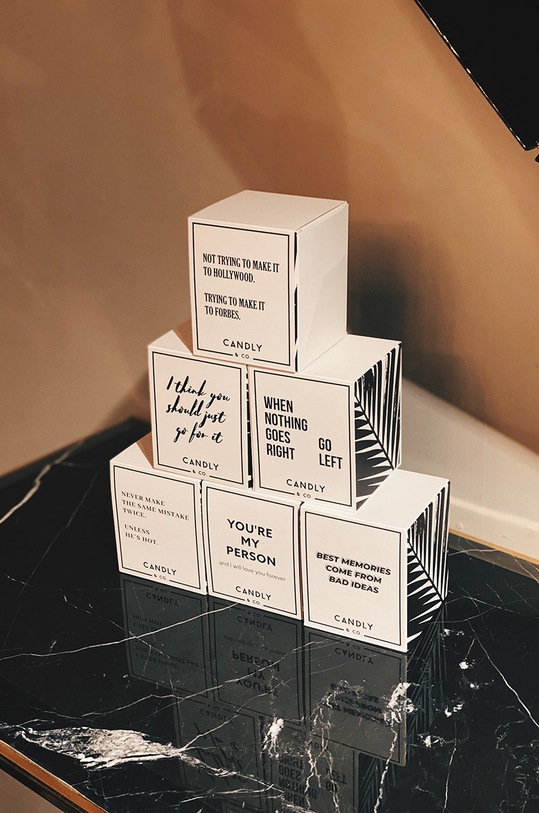 Candly Ароматична соєва свічка When nothing goes right go left. 250 g чорний No1WNG