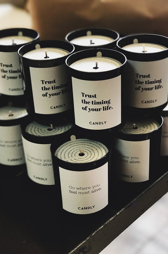 Candly Ароматична соєва свічка When nothing goes right go left. 250 g No1WNG чорний