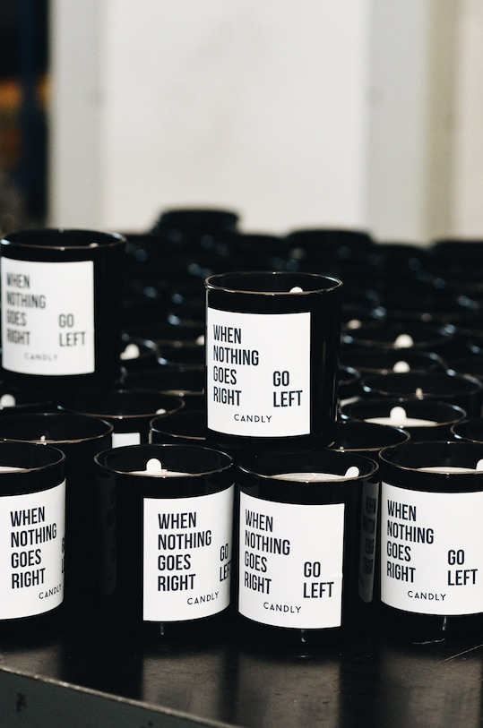 Home SPA Candly świeca zapachowa sojowa No.8 Vetiver & Cashmeran No8BL czarny