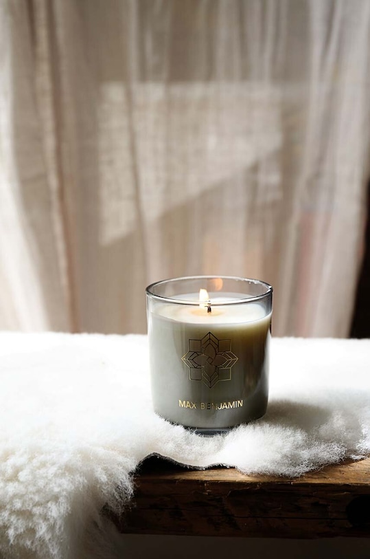 Ароматизована свічка Max Benjamin White Pomegranete 210 g білий RB.C03